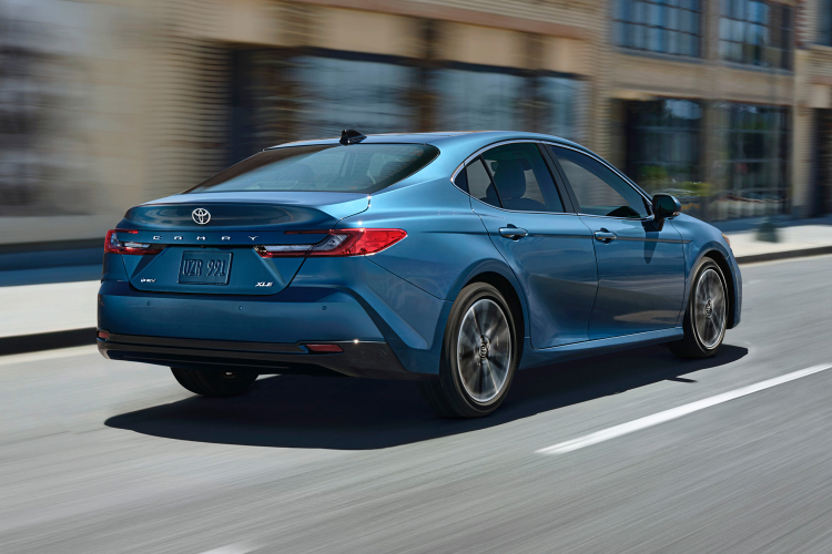 Official fuel consumption for the front-wheel-drive Camry is 4.9 l/100 km in combined city/highway driving. That number increases slightly to 5.1 l/100 km for all-wheel-drive models.&nbsp; Photo: Toyota