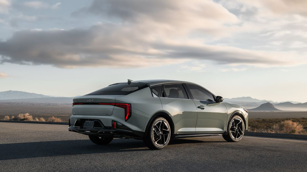 2025-kia-k4-rear-view