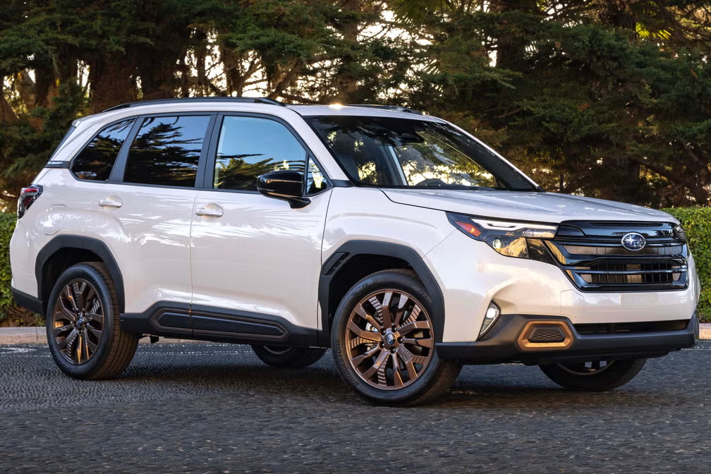 The 2025 Subaru Forester retains the same basic shape, but has a redesigned nose and grille.