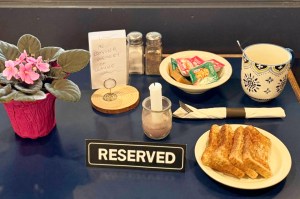 The Painted Turtle Restaurant in Clearwater made a tribute to its late customer, Wayne Wilson, by reserving his usual table for two weeks after his death on Sept. 4, 2025.