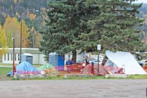 The current Smithers council allocated a space near Veteran’s Park for people experiencing homelessness to set up their tents. (Thom Barker photo)