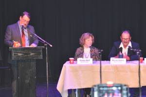 Thom Barker, left, moderates the Mayoral Candidates Gladys Atrill (left), and Murray Hawes. (Deb Meissner photo)
