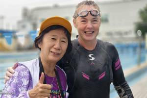Vernon&rsquo;s Shanda Hill (right) smiles with a fan after completing the swim portion of the Taiwan Ultra Triathlon race in Tainan. (Facebook photo)