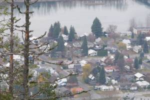 A residential neighbourhood near Revelstoke&rsquo;s downtown pictured Nov. 9, ahead of the news that the city&rsquo;s living wage rose by $2.30 per hour since 2024. (Evert Lindquist/Revelstoke Review)