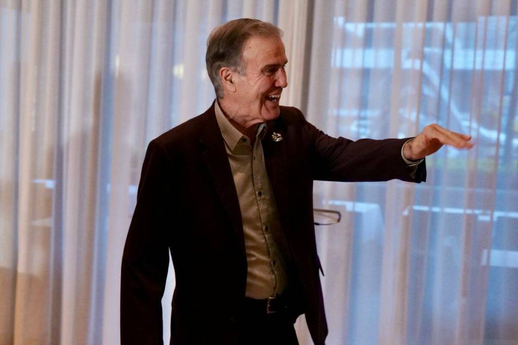 Darcy Rota, who played for the Canucks from 1980 to 1984, joined the Canucks for Kids Fund for Tuesday&rsquo;s cheque presentation. (Tony Trozzo/Victoria News)