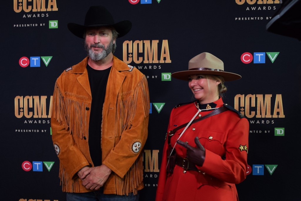 Tom Green with Kelowna RCMP Sgt. Laura Pollock on the CCMA red carpet.