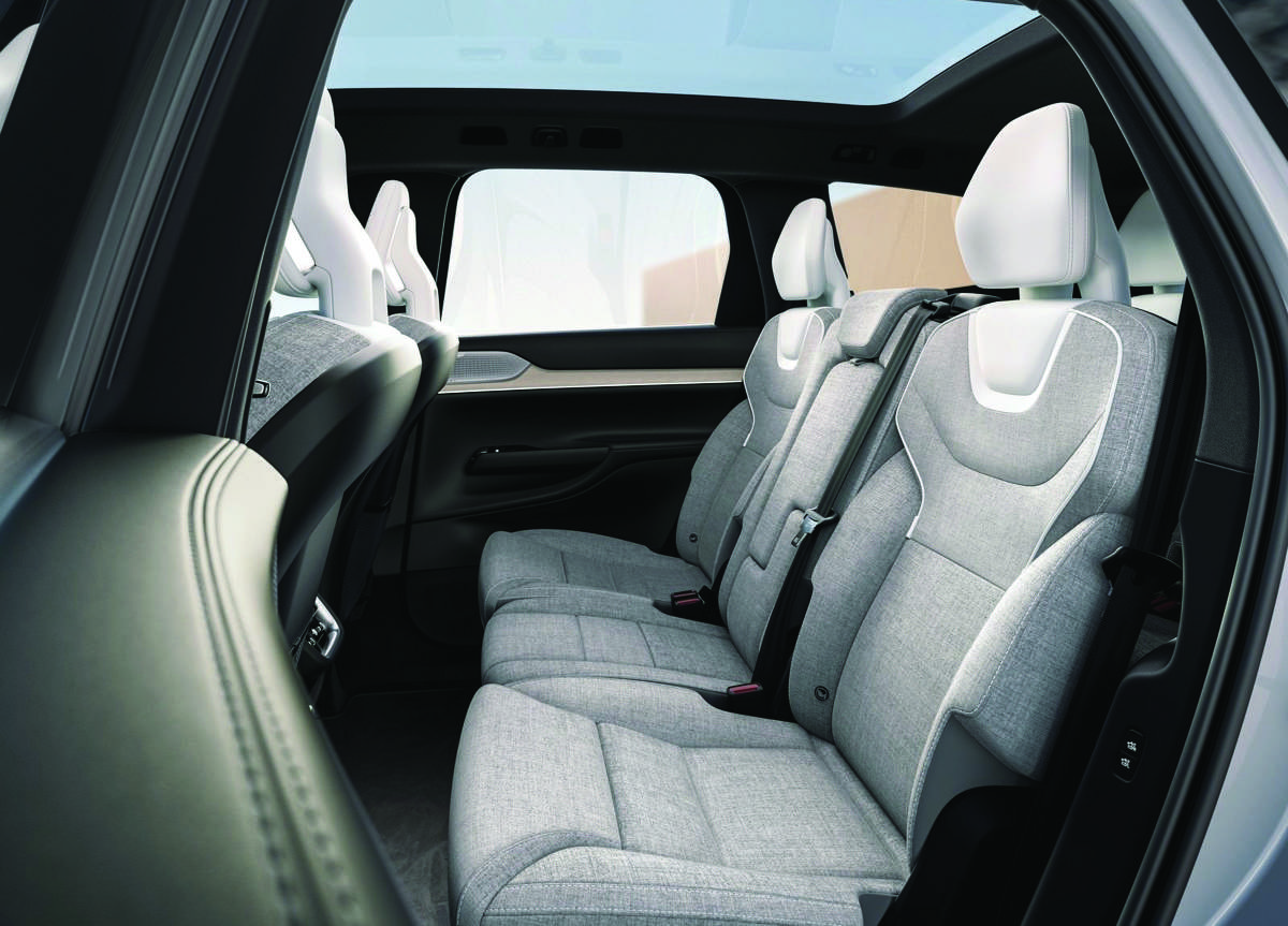 ex90_rear_seating