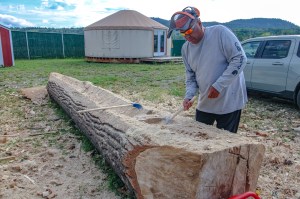 The Nak’azdli Sa Na’angus Whuhoduleh Centre warmly welcomed esteemed canoe carver, Frank Marchand, from July 23 to Aug. 1, 2025.