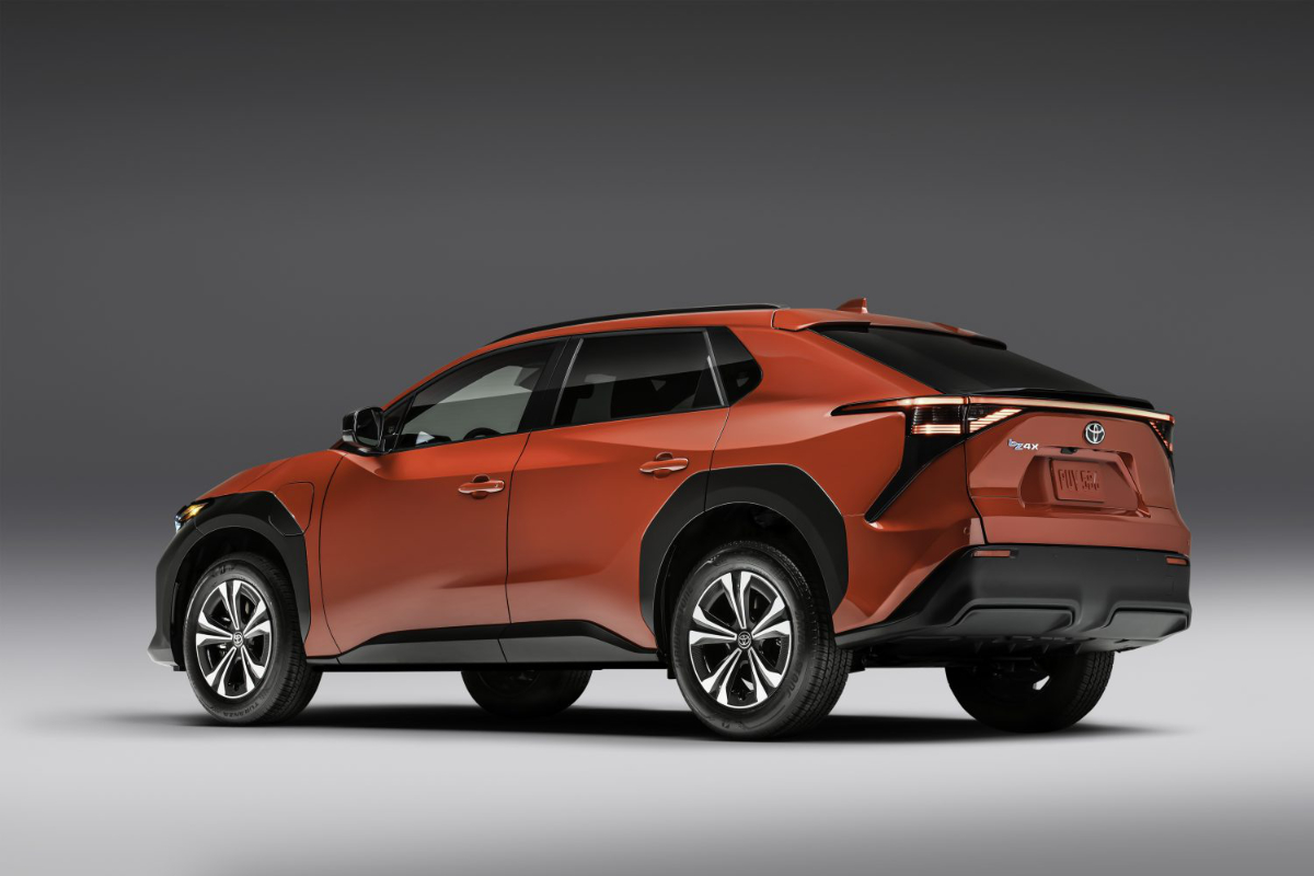 toyota_bz4x_rear