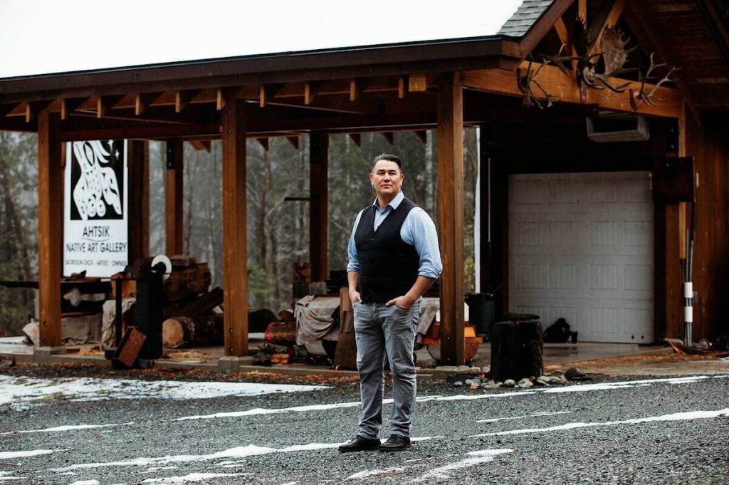 Artist Gordon Dick stands in front of Ahtsik Native Art Gallery. (Melissa Renwick)