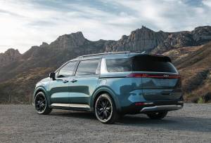 The top-level SX Prestige trim has second-row power-reclining “lounge” seats with foot rests for corporate-jet-style snoozing on long journeys. PHOTO: KIA
