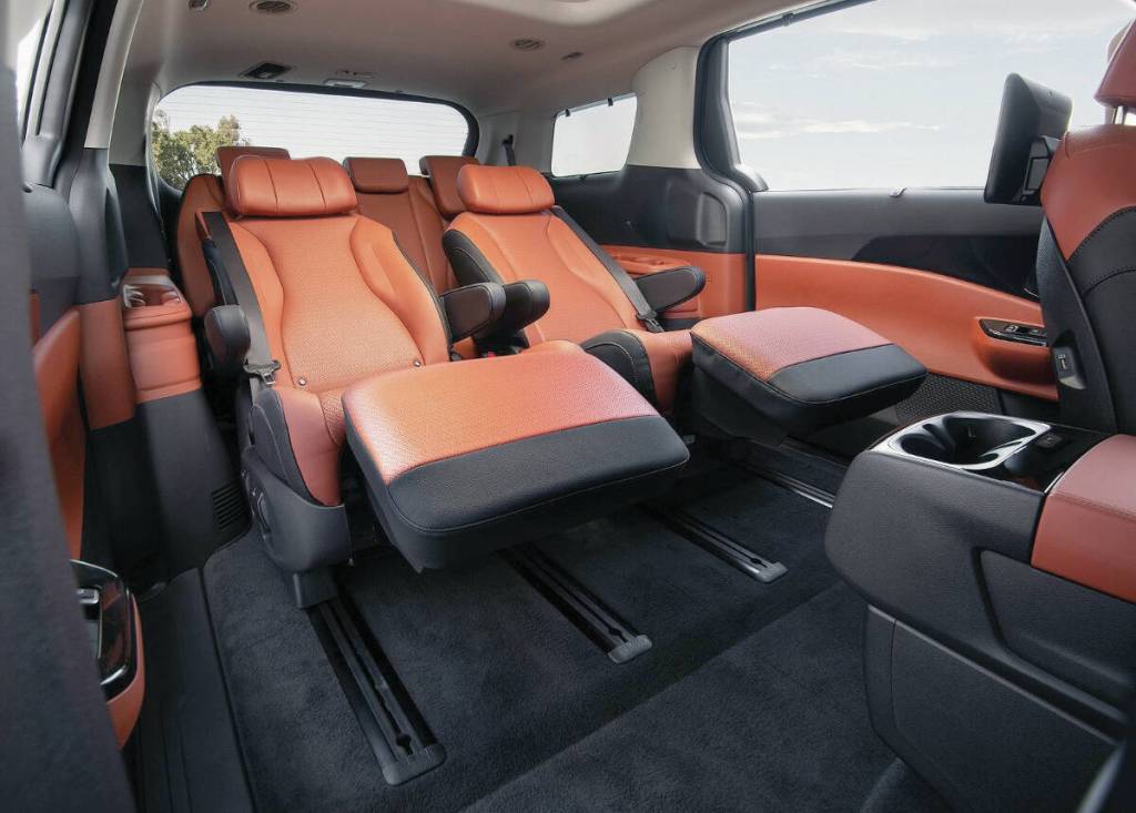 The optional second-row “lounge” seats will make passengers feel as though their cruising in first class. PHOTO: KIA